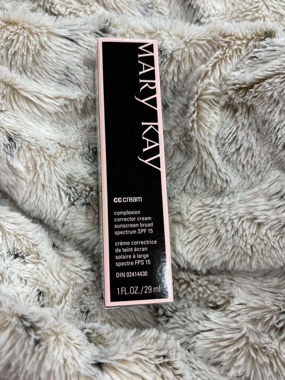 Mary Kay CC Cream Complexion Corrector Sunscreen Broad Spectrum SPF 15 - Very De